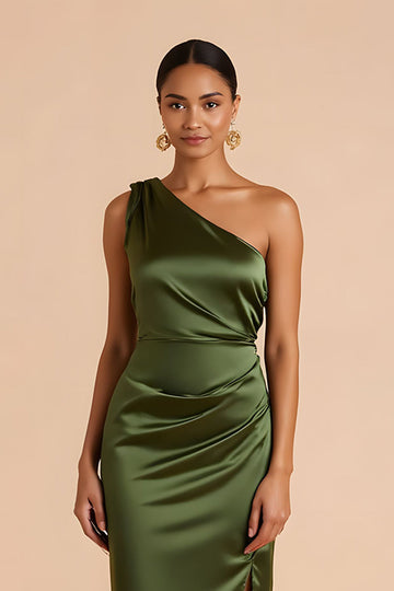 Oliv Slida One Shoulder Midi Brudtärna Klänning med slits